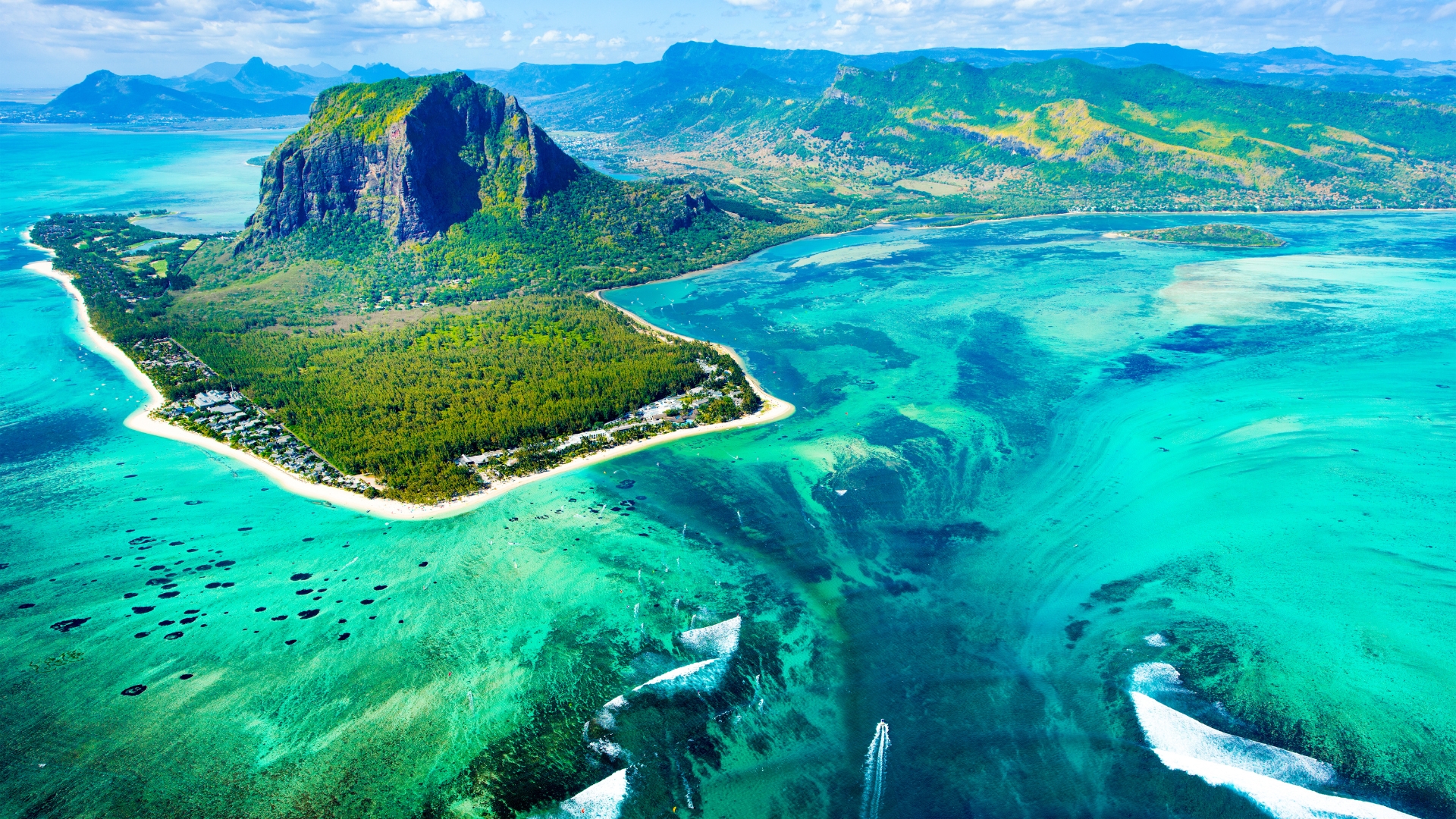 Maurícius – tyrkysová lagúna, biela pláž a palmy