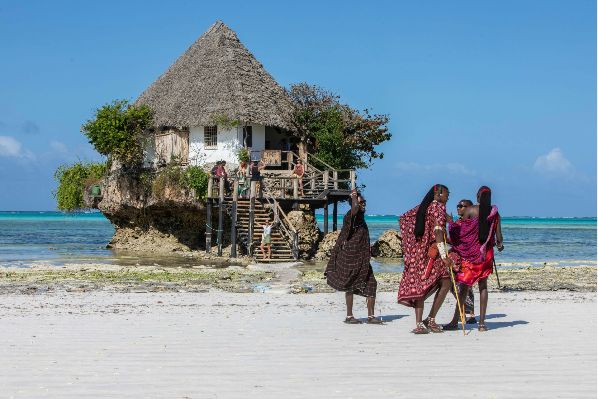 Zanzibar – pláž a oceán počas odlivu a prílivu